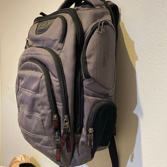 Ogio Backpack Gambit Pack Back/Silver - Picture 4 of 11